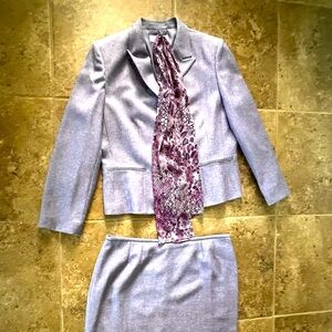 Light Purple Le Suit Essentials, 3 piece suit!!